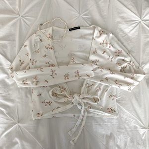 Brandy Melville long sleeve tie top